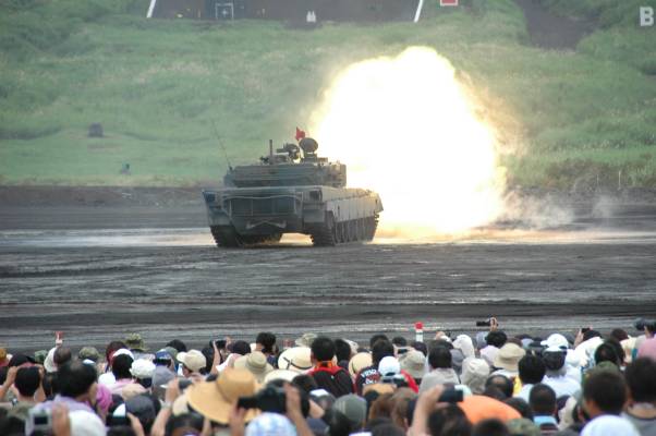 90式戦車の発砲