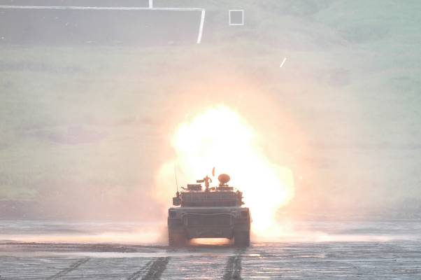 90式戦車の発砲